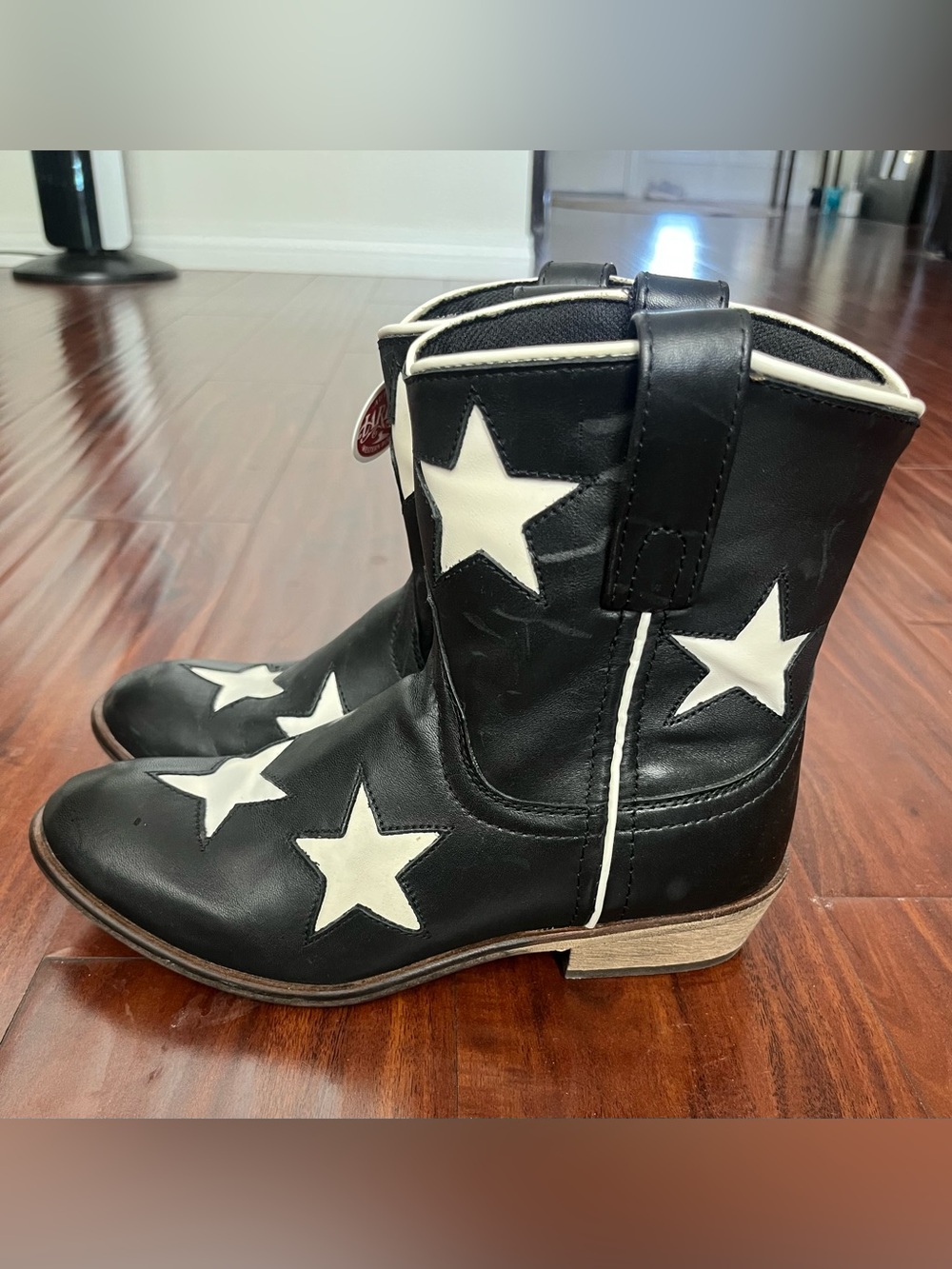 NWT LAREDO Women’s Black Leather with White Star Western Ankle Boots